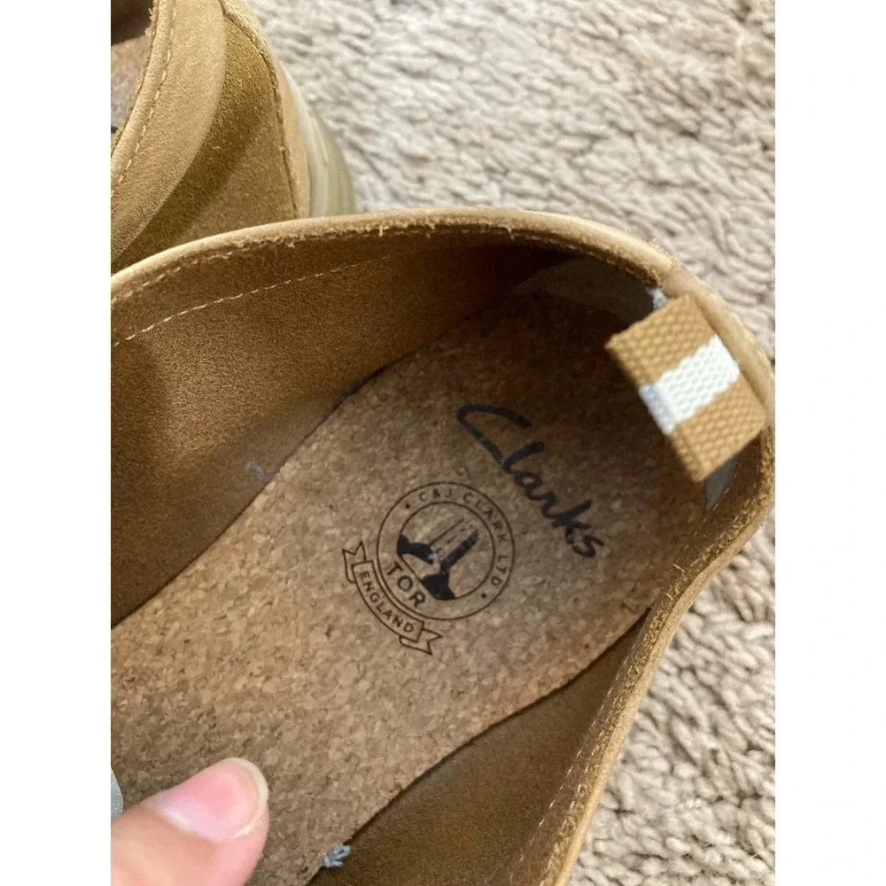Clarks oxfords tan
